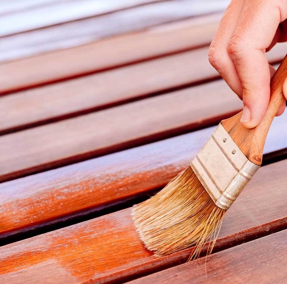 manutencao-painel-ripado-exterior-em-madeira-vs-em-wpc-odem